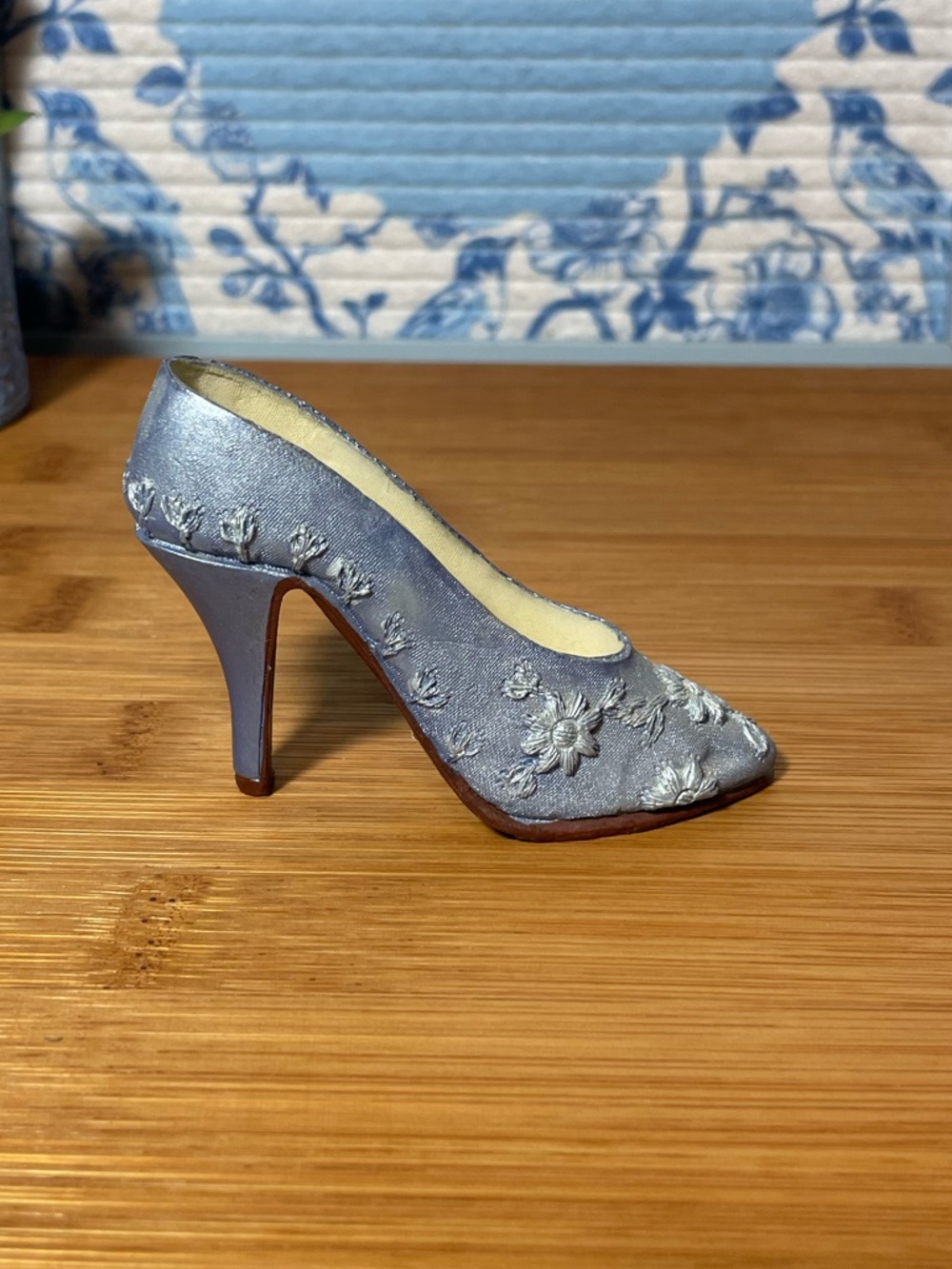 Vintage Inspired Resin High Heel Pump figurine